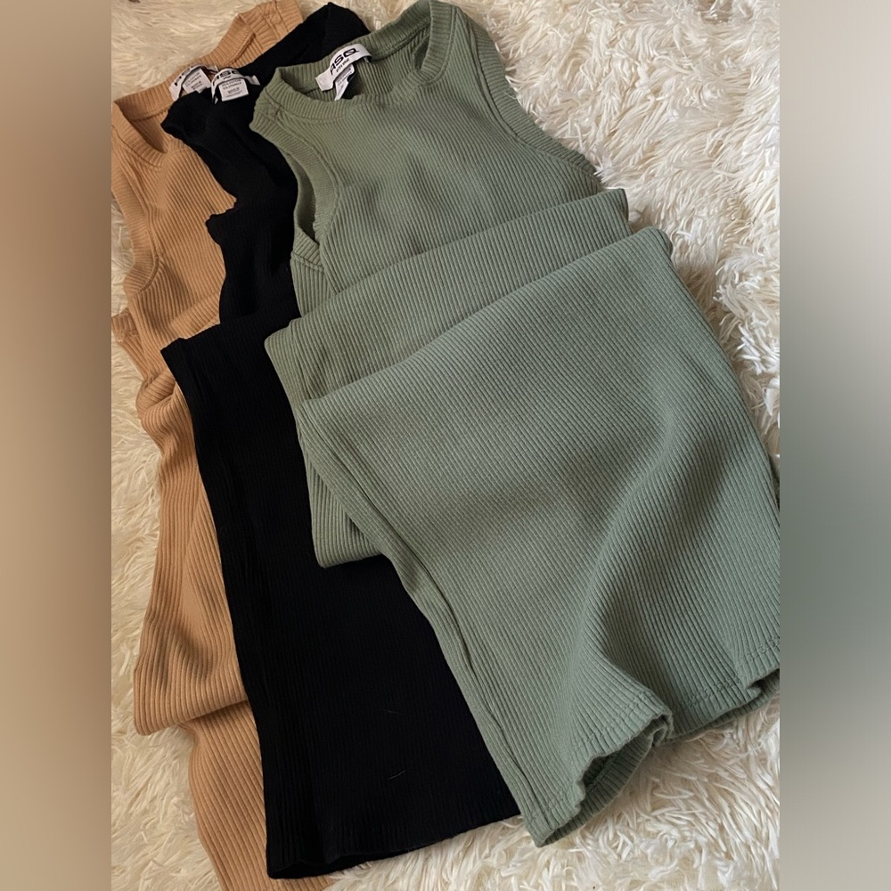 3 dresses - Picture 4 of 8